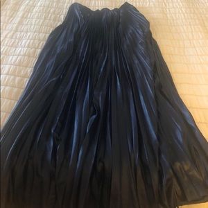 Pleated metallic look maxi skirt